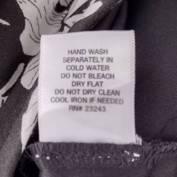 New York & Co. | Black & White Floral Cold Shoulder Crochet-Back Romper - Picture 9 of 11